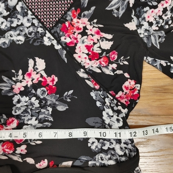 White House Black Market Reversible Floral Print Faux Wrap Dress Size 0 - Picture 6 of 13